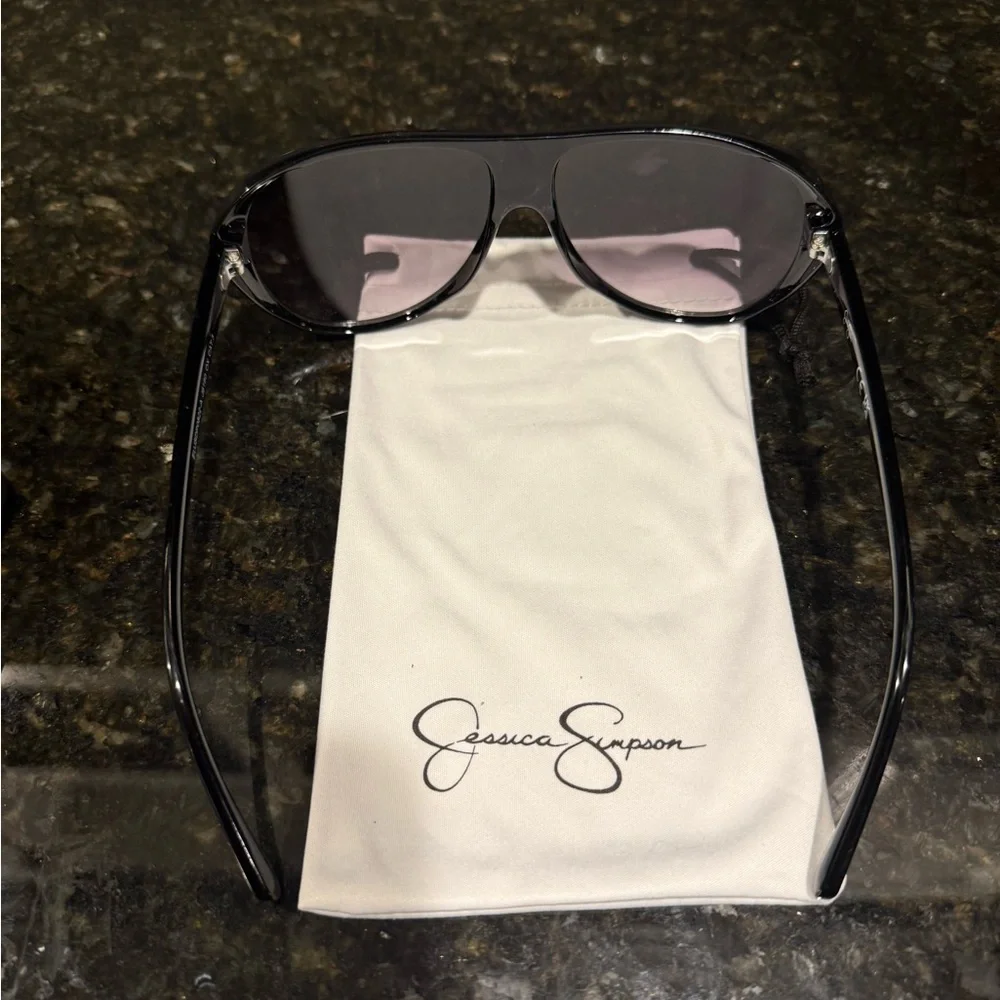 Jessica Simpson aviator sunglasses - Picture 2 of 3